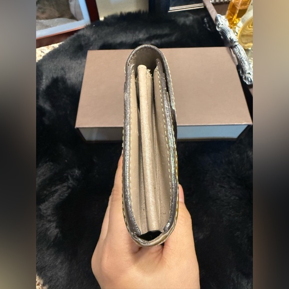 Louis Vuitton Sarah Wallet - Picture 4 of 17
